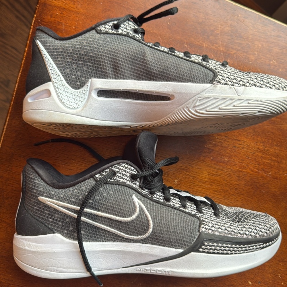 Nike Basketball Sneakers - like new